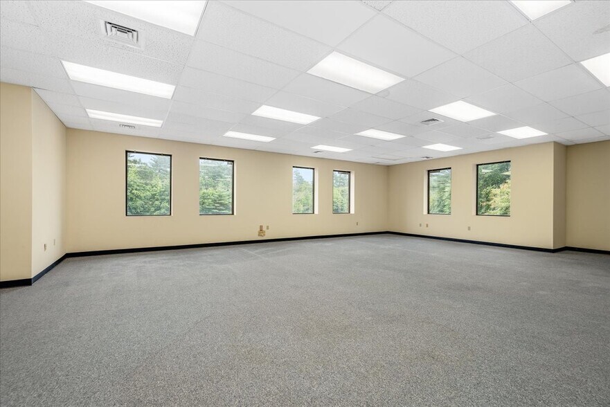 More Photos Of 7 Route 101A, Amherst Medical For Sale