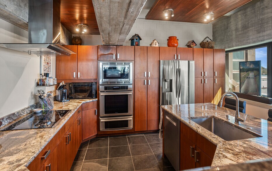 More Photos Of 916 Bay St, Beaufort Office For Sale