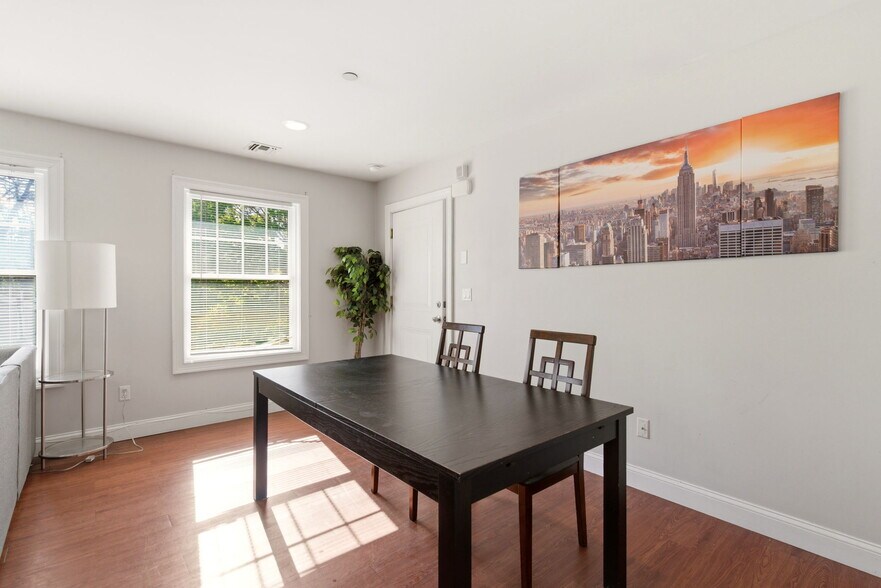 More Photos Of 569 Middle Rd, Bayport Storefront Retail Office For Sale