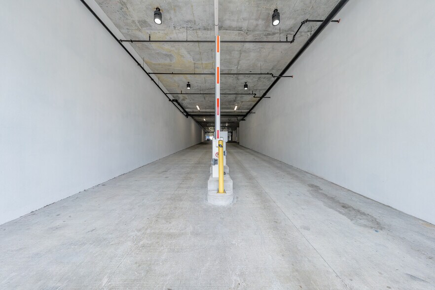 More Photos Of 800 N Federal Hwy, Hallandale Beach Office For Sale