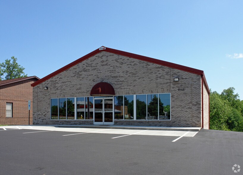 More Photos Of 1043 Lenoir Rhyne Blvd, Hickory Freestanding For Lease