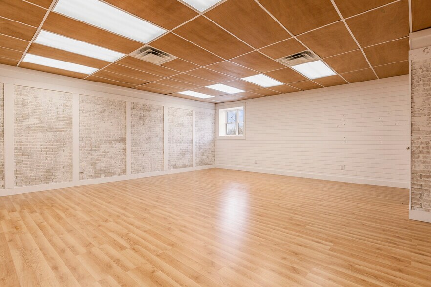 More Photos Of 11515 Highway 31, Sellersburg Light Distribution For Lease