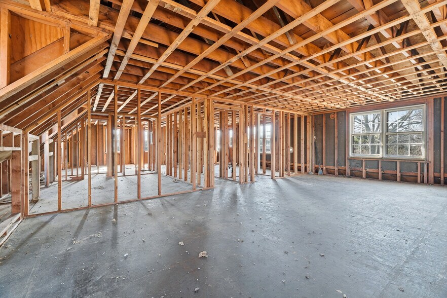 More Photos Of 261-263 Post Rd, Westerly Freestanding For Sale