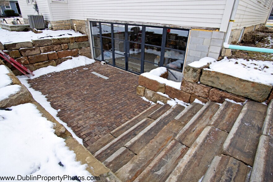 More Photos Of 50 W Olentangy St, Powell General Retail For Sale