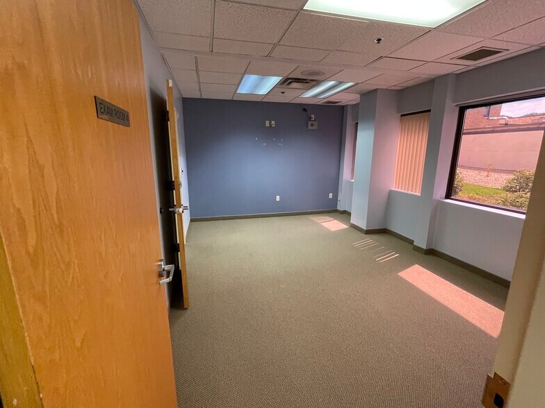 More Photos Of 299 Carew St, Springfield Medical For Lease
