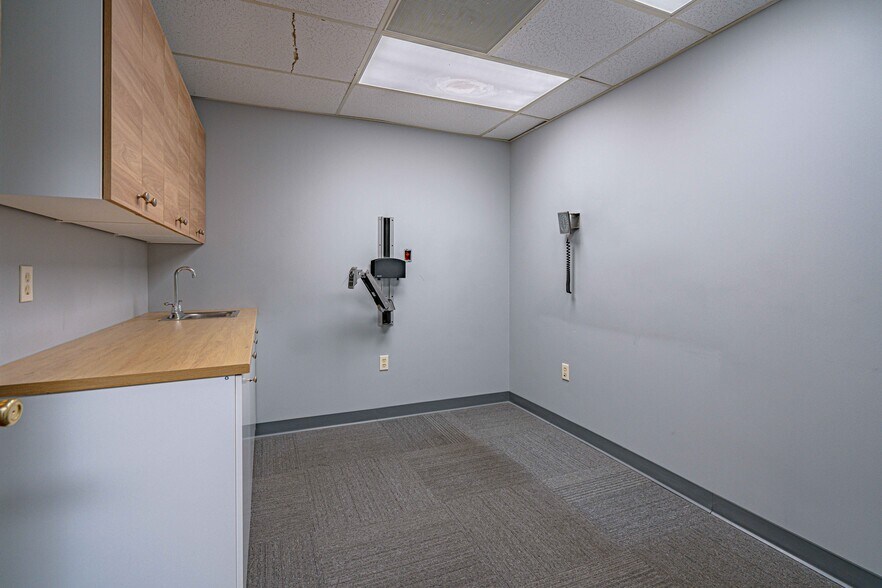 More Photos Of 2428 Walbert Ave, Allentown Flex For Lease