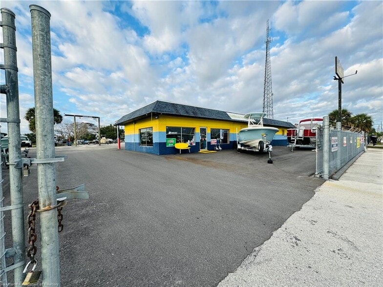More Photos Of 1130 US Highway 27 N, Lake Placid Freestanding For Sale