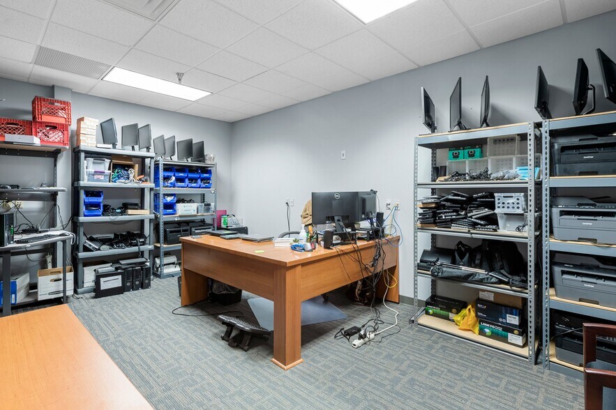 More Photos Of 501-617 Travelers Trl, Burnsville Research And Development For Lease