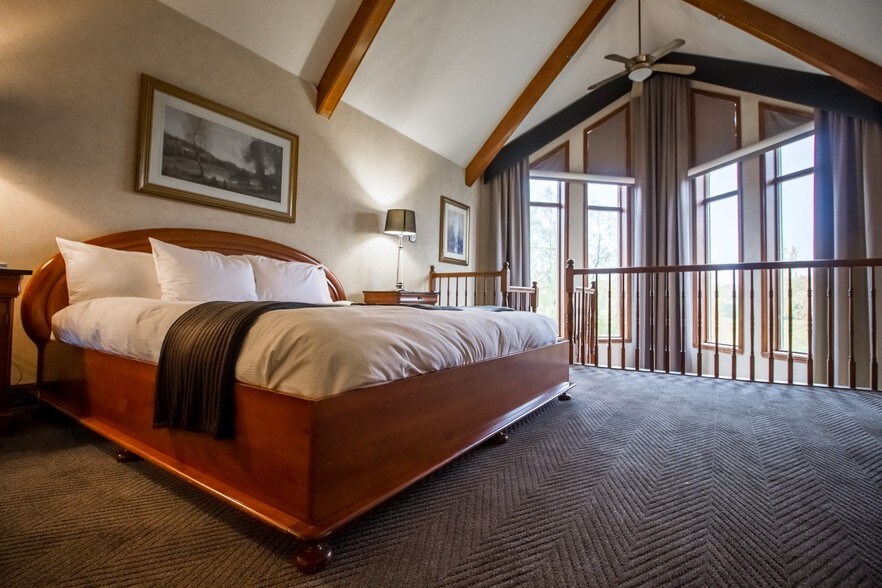 More Photos Of 2255 Rte 327, Grenville-sur-la-rouge Hotel For Sale