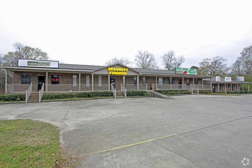 More Photos Of 511 Battle St E, Talladega Storefront For Lease