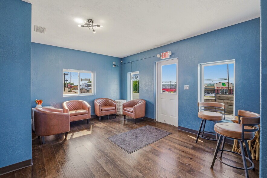 More Photos Of 608 SW Big Bend Trl, Glen Rose Restaurant For Sale