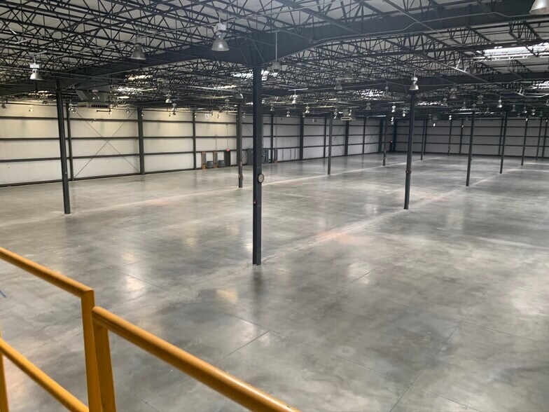 More Photos Of 221 Progress Pky, Franklin Warehouse For Lease