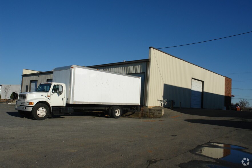 More Photos Of 555 NW Pitts School Rd, Concord Warehouse For Lease