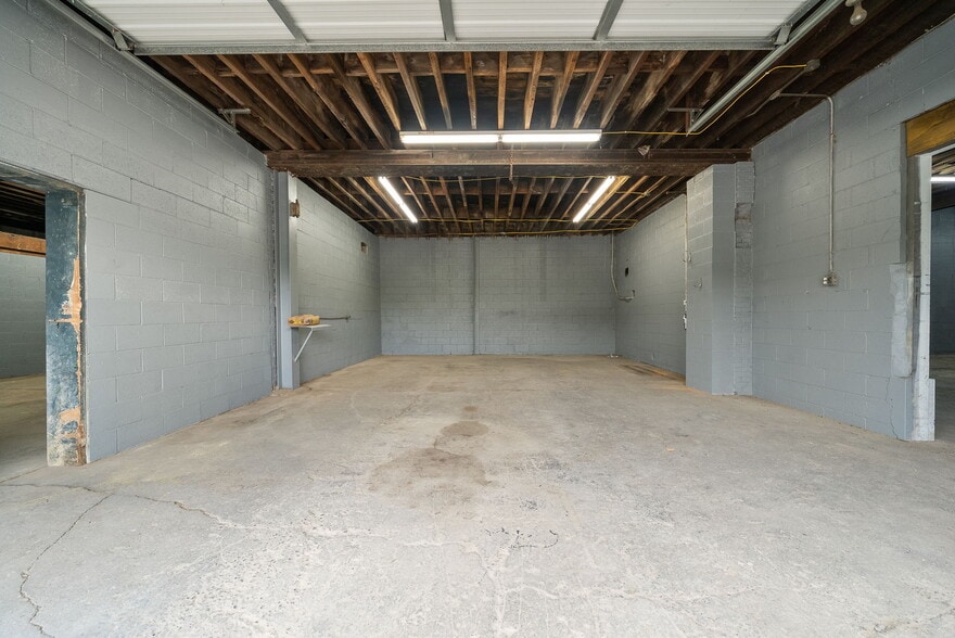 More Photos Of 797 Carlton Dr, Bentleyville Service For Lease