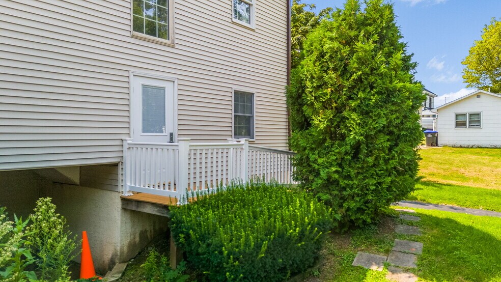 More Photos Of 3519 E Main St, Morgantown Office Residential For Lease