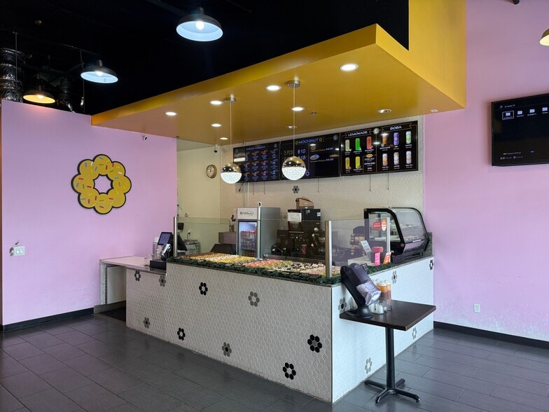 More Photos Of 1935 E 17th St, Santa Ana Storefront Retail Office For Lease