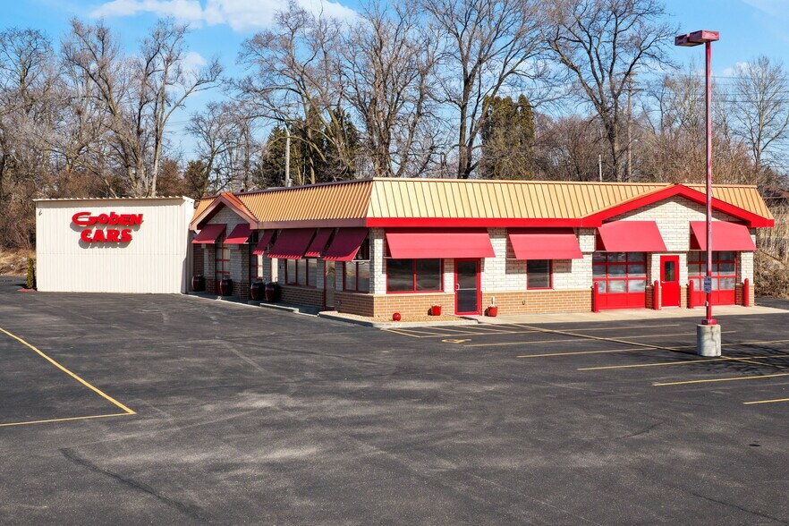 Primary Photo Of 3415 Parmenter St, Middleton Auto Dealership For Sale