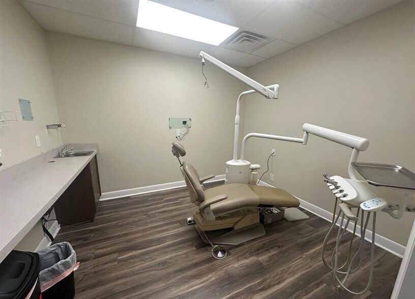More Photos Of 101 S Rose St, Elmwood Office For Sale