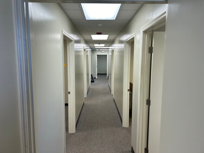 4810 Commercial Dr, Huntsville, AL 35816 Light Distribution For Sale