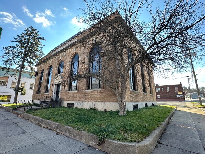 More Photos Of 100 E Main St, Frankfort Office For Sale