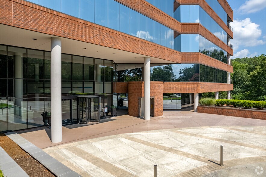 More Photos Of 3091 Governors Lake Dr, Peachtree Corners Office For Lease