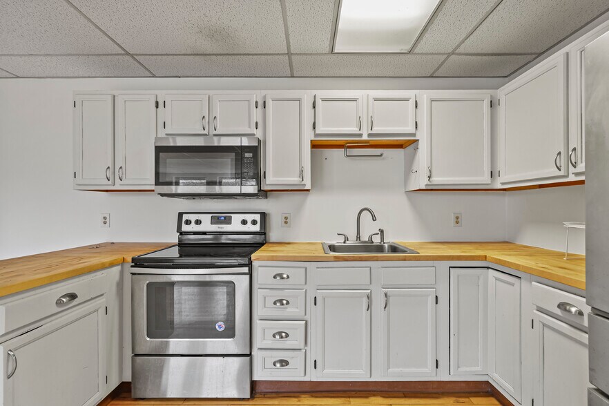 More Photos Of 55 Crystal St, Lenox Dale Apartments For Sale