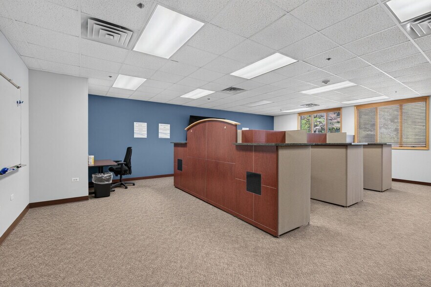 More Photos Of 852 W Bartlett Rd, Bartlett Office For Lease