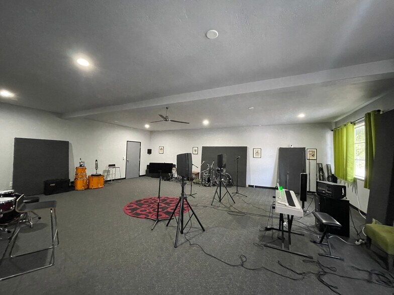 More Photos Of 2217-2223 10th St, Sacramento Storefront Retail Office For Sale