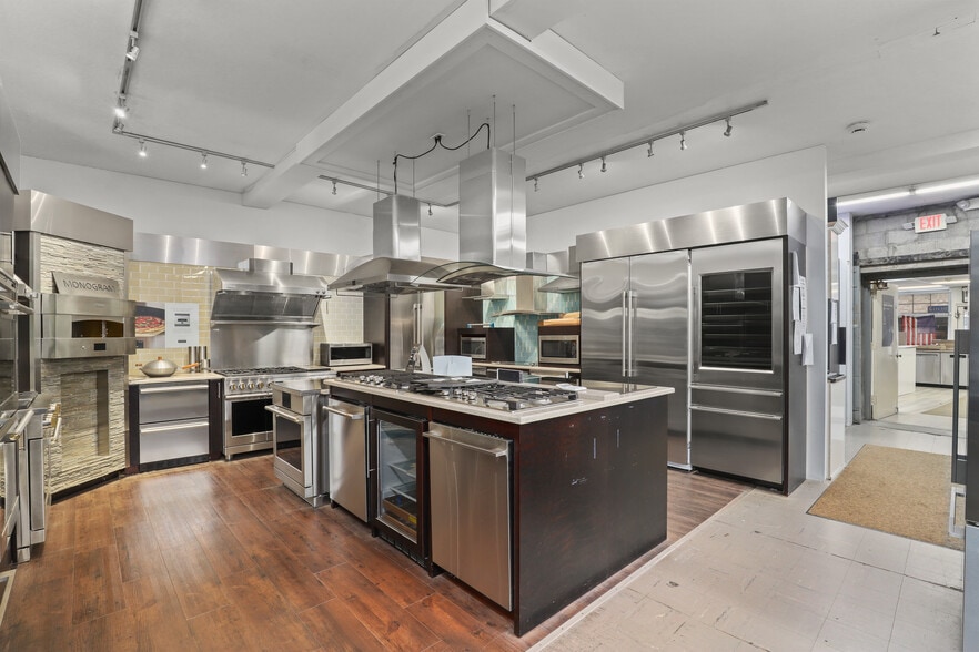 More Photos Of 441 Commerce St, Hawthorne Freestanding For Sale