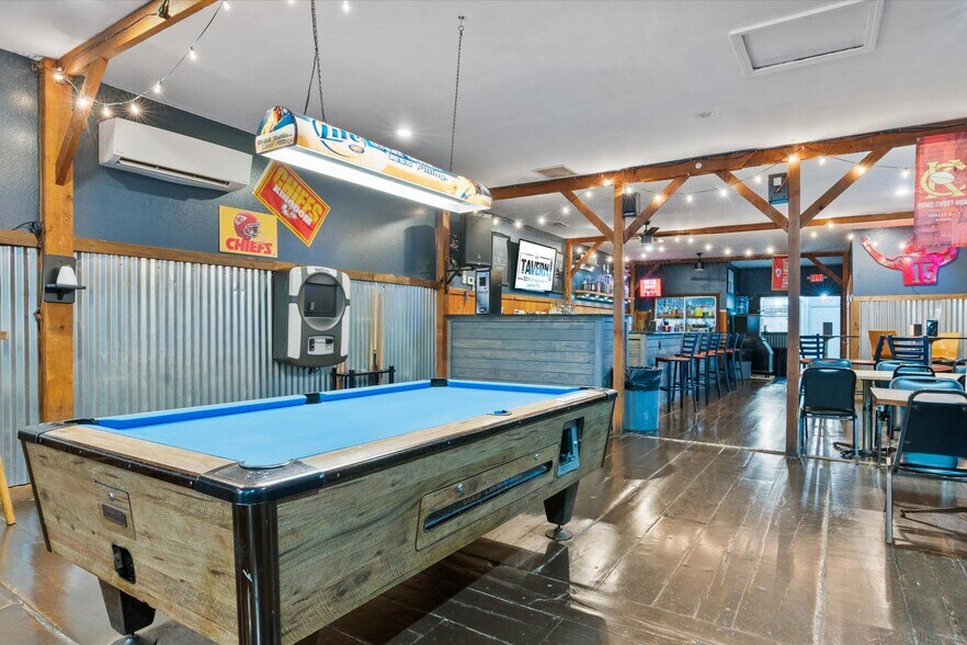 More Photos Of 322 N Pennsylvania Ave, Lawson Bar For Sale