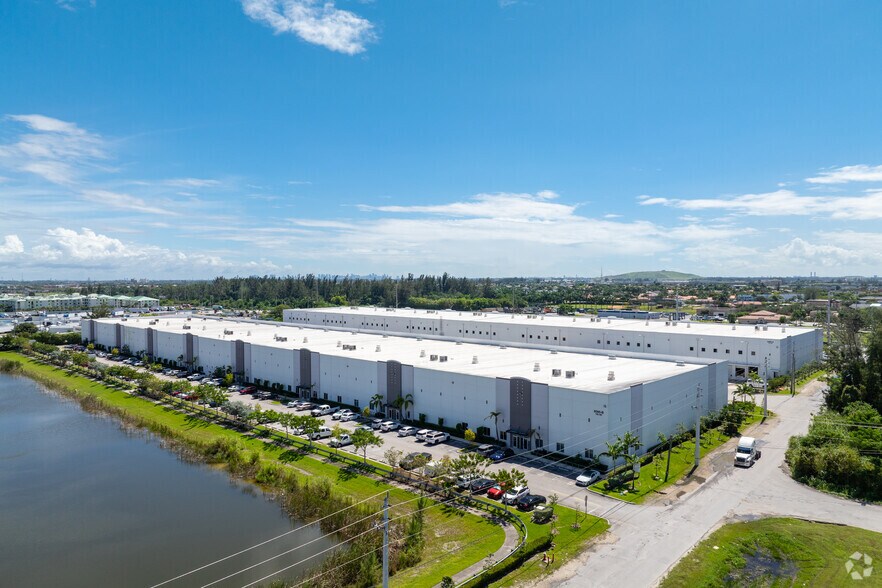 More Photos Of 8565 W 44th Ave, Hialeah Warehouse For Lease