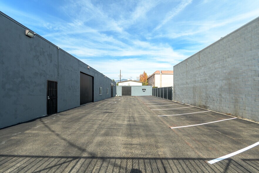 More Photos Of 319 Agostino Rd, San Gabriel Manufacturing For Lease
