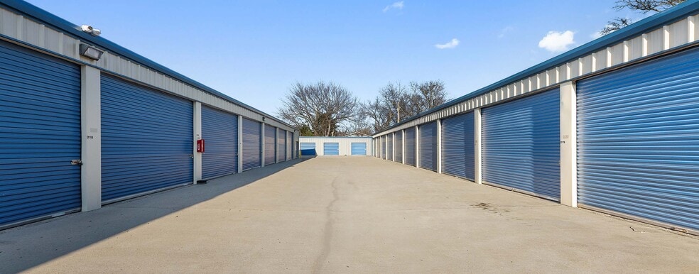 More Photos Of 3621 Elm Grove Rd, Rowlett Self Storage For Sale
