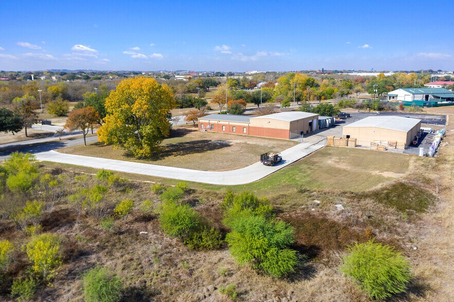 More Photos Of 1300 Universal City Blvd, Universal City Warehouse For Sale