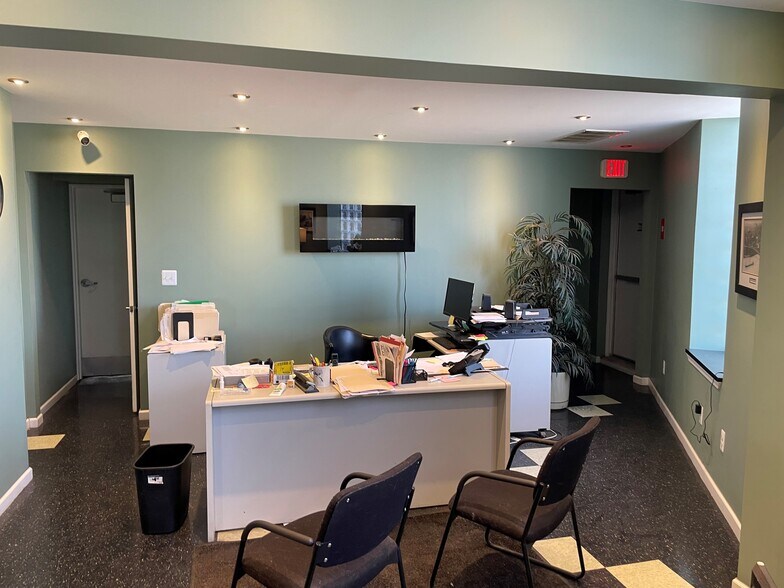 More Photos Of 30744 Groesbeck Hwy, Roseville Manufacturing For Lease