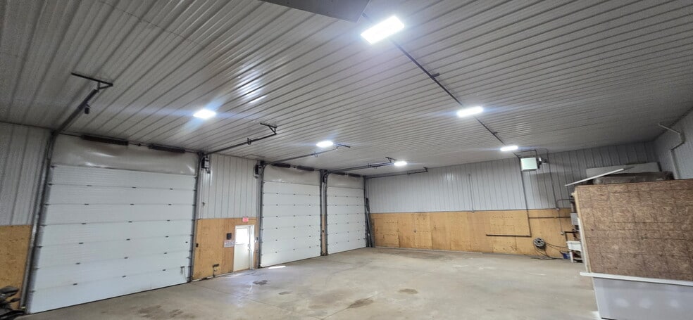 More Photos Of 2 Bennett St, Suffield Warehouse For Lease