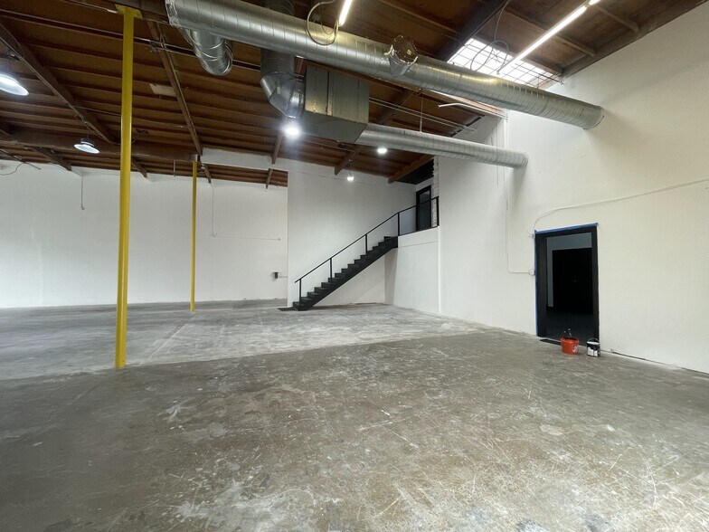 More Photos Of 2659-2661 Junipero Ave, Signal Hill Warehouse For Lease