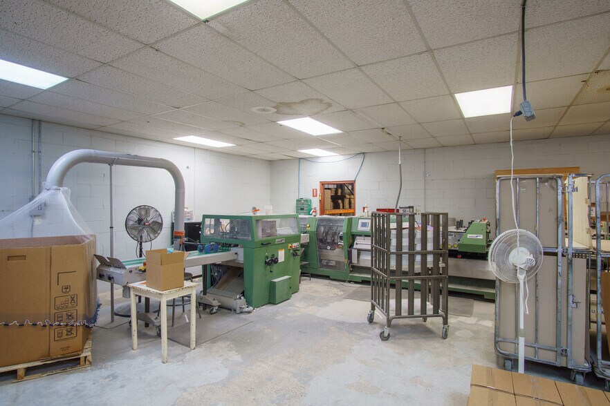 More Photos Of 611 S Mobberly Ave, Longview Flex For Sale