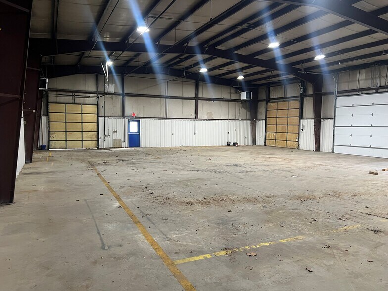 More Photos Of 1000 Kramer St, South Charleston Service For Lease