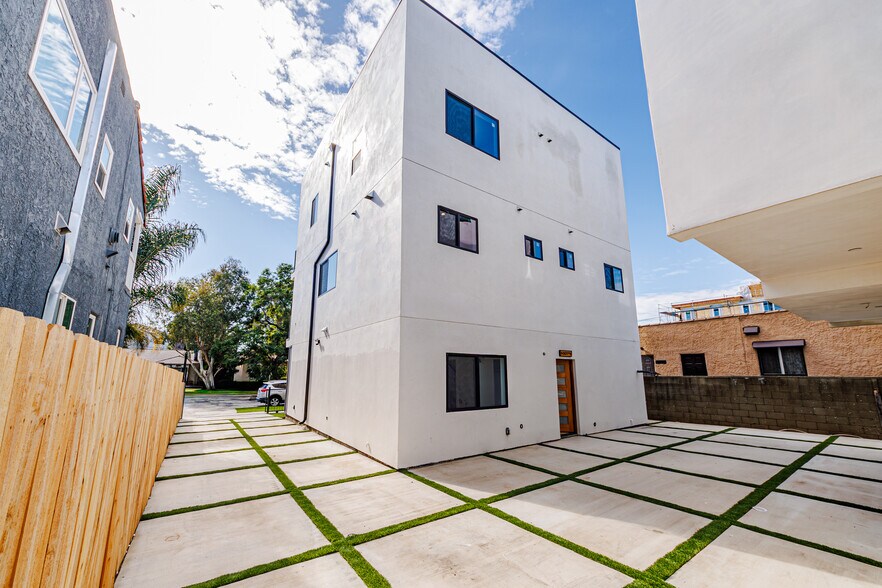 More Photos Of 5207 W 20th St, Los Angeles Multifamily For Sale