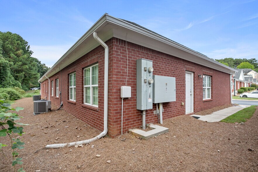 More Photos Of 200-204 River Park North Dr, Woodstock Medical For Sale