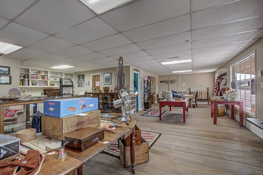 More Photos Of 216 W Main St, Payson General Retail For Sale