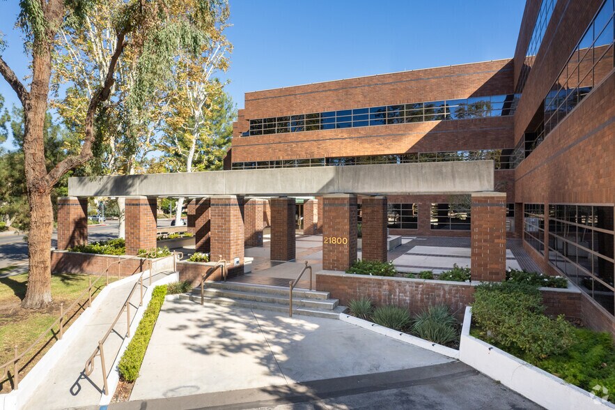 More Photos Of 21800 Burbank Blvd, Woodland Hills Office For Sale