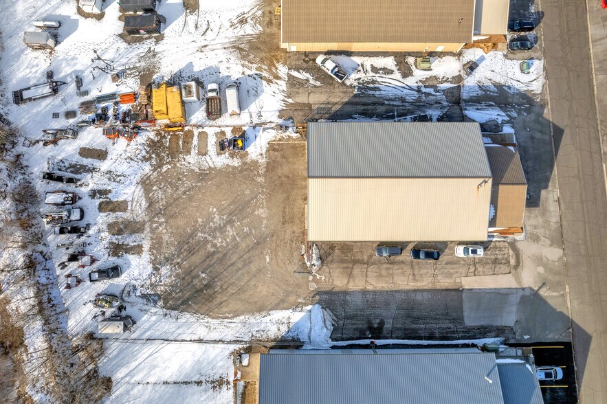 More Photos Of 403 Industrial Dr, Griffith Service For Sale