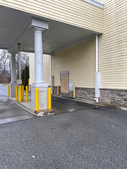 More Photos Of 84 N Plank Rd, Newburgh Storefront For Lease