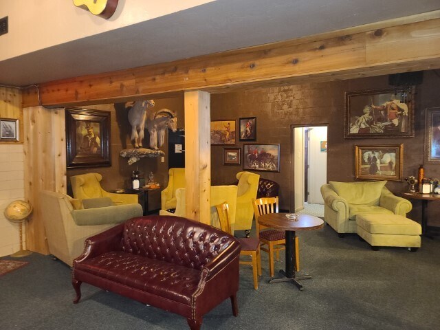 More Photos Of 120 S Echo St, Holdenville Bar For Sale