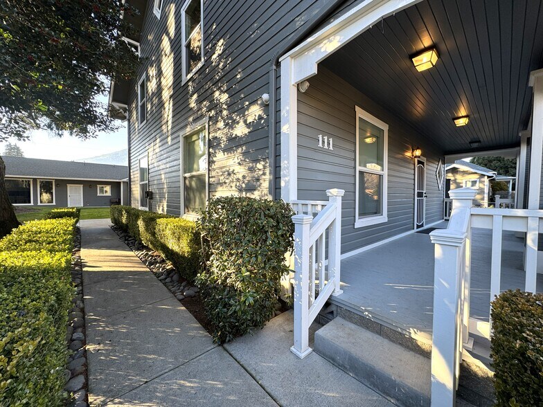 More Photos Of 111 Cedar St, Rogue River Office Residential For Sale
