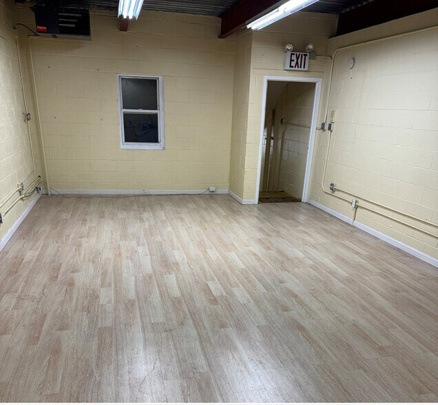 More Photos Of 435 Austin Pl, Bronx Warehouse For Lease