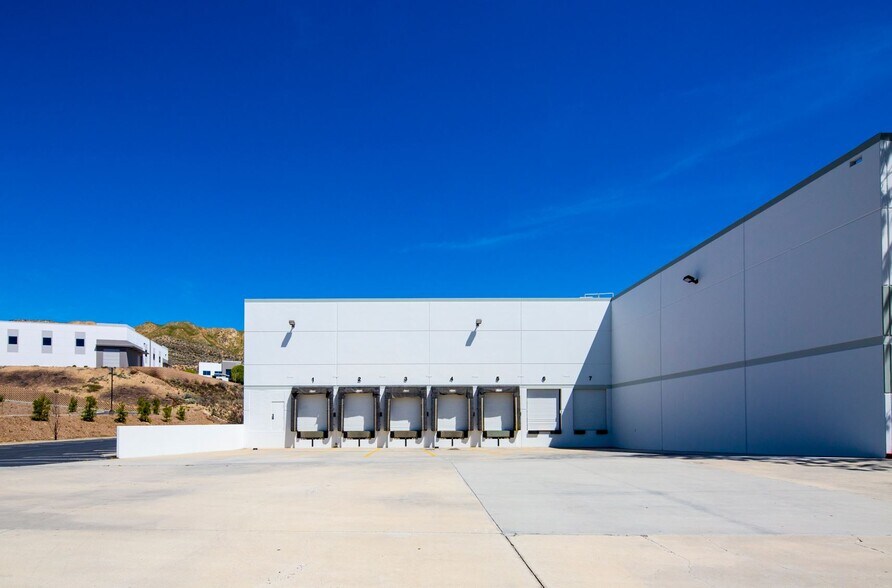 More Photos Of 26235-26245 Technology Dr, Valencia Warehouse For Lease