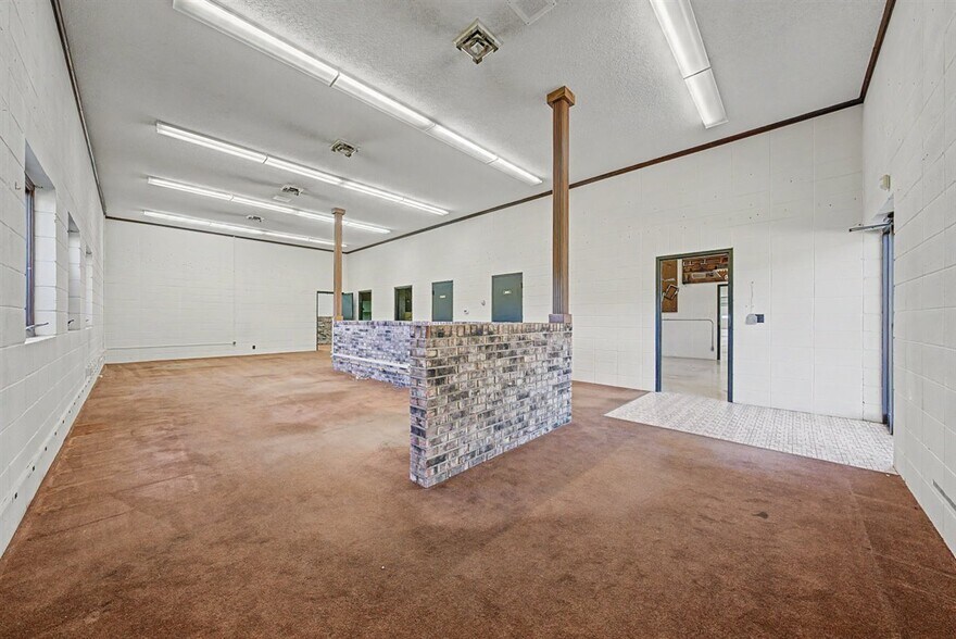 More Photos Of 16771 S 15th St, Galesville Warehouse For Sale